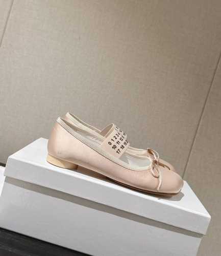 高版本出厂 Mm6马吉拉2024Ss初夏新品最近超级的平底半托芭蕾舞鞋 舒适度不用说 肯定会很舒服的 廓形 独具匠心的布料和对比材质的拼贴均是 Mm6 Mais