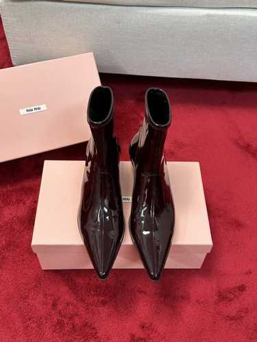 厂价 代购级别原版一比一复刻顶级miu Miu 缪缪24新款尖头短靴 一眼看上miumiu这双矮跟鞋，上脚果然更惊艳~ 蝴蝶结，集性感与于一体的高跟鞋，非常百搭
