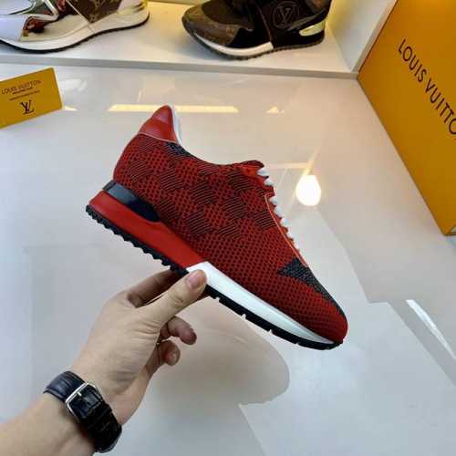 实价： NO:09531 Louis Vuitton V.N.R Vuitton New Runner 运动鞋以科技针织和金属感饰边构筑一体式袜状设计，令舒适轻