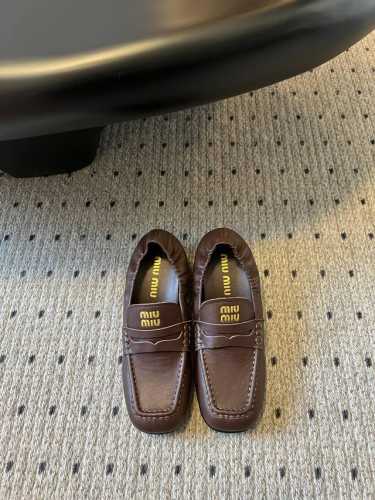 顶级品质 Miu Fw24 New Arrival～ Miumiu秋冬新款粗m平底金币乐福鞋 M家这款小方头平底乐福鞋非常合适柔软舒适 保留了经典金币乐福鞋的鞋