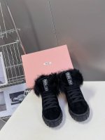Miumiu 缪缪新款美式复古风休闲毛毛鞋~ 颜值担当火爆款早秋毛毛鞋 不得不入的一款～做旧时尚，简约高级 随意搭配上脚非常舒适，年度必入款！ 最新走秀款国内外