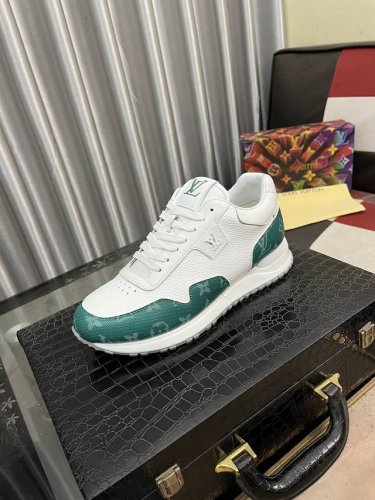 出厂价： Lv 路易威登。最新潮鞋休闲鞋实体店爆款。新品春夏季舒适进口定制原版牛皮，独特提花面料元素设计。搭配羊皮内里，Lv原版底，高端包装高品质细节决定品质、