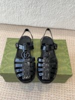 Gucci春夏新款 双G果冻凉鞋 TPU材质。专柜购买原版 ，所有细节、材料 ，全部跟你在专柜买到的都一样 ！模具耗时一个半月，一对鞋子的模具重达1吨！真正能做