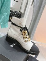 代购级 新品 小香秋冬新款百搭系带短靴 各大明星网红走秀款 百年经典。 鞋面进口羊皮 甩纹牛皮 舒适柔软羊皮内里垫脚 意大利真皮底和橡胶组合 数码：35-41
