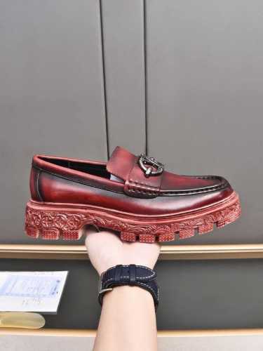 品牌： Louis Vuitton Lv.路易威登品质：官网同款 原版大底材料：定制头层小牛皮 牛皮内里 原版大底款式类别：男士时尚休闲商务皮鞋 套脚款男鞋系列