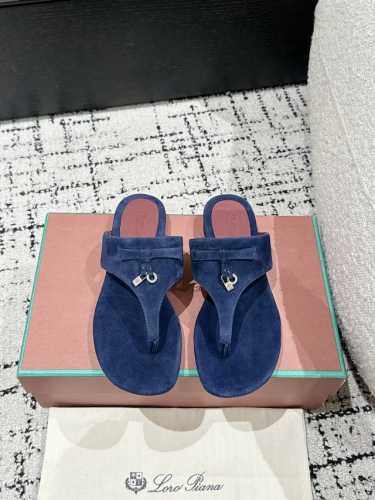 顶级版本 代购级 Loro Piana L 新款英伦夹脚拖鞋 凉鞋 咱家做是全羊京 不是市场磨砂材质哈 原来这就是传说走两万步都不会累脚的夹脚凉鞋把颜值和脚感都