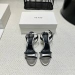出厂:350 《独家顶级版本》 the Row小众潮牌25Vs春夏新款系列…… 【圆头高跟凉鞋】 原版一比一打造舒适度、包裹性都比较好。个性十足，很好驾驭各种风