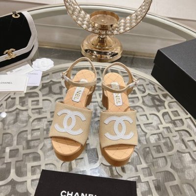 Chanel Ss24 New Arrival～ 小香经典坡跟凉鞋经典色春夏配色，简直是绝了面料：原版开模布料 内里小羊皮！鞋型、材质、工艺、包装，同步正品！S