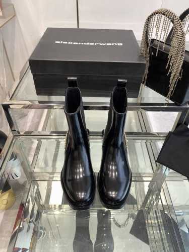 Alexander Wang 亚历山大王 24Ss秋冬新款 纽约时装周大王字母短靴上新 Ins风格新款推出 使用了大王经典方跟简洁风，讲究线条的设计理念，女王风
