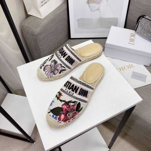 橙子出厂价 Dior 迪奥刺绣渔夫鞋 半拖系列 面料：原版定制3D刺绣 内里：原版羊皮内里 工艺：纯手工缝制麻绳底 大底：幸运五角星橡胶大底 码数：35-40