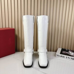 Valentin*O华伦*天奴24Vs秋冬专柜最新时装靴系列 方头粗跟长靴 华伦天奴女士钟爱简约又难以抗拒系，搭配展现与众不同的穿搭风格、自由混搭闪耀到位跟紧欧