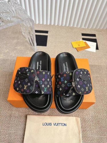 Louis Vuitton# 路易威登面包拖鞋 帯包Iv最新款牛仔拖鞋硬貨上新 NEW代购级别！高级感十足！国内外博主刷爆的一款，复古又时髦 上脚美炸了！官网主