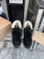 Miu Miu 缪缪 Ss 秋冬新款 王炸羊毛短靴 百搭增高神器 不想敷衍所以原版开发时间太长了 幸好最后依旧美好 五金logo元素符合miu系一贯品宣形象中的