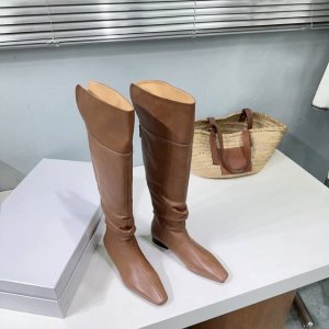 高品质出厂 ！小众潮牌the Row24Ss秋冬新款平跟方头皱面后拉链过膝长靴 在打造高级感这点从来就没输过一双简约干练、复古低调时髦的靴子没有鲜艳的色彩和繁杂