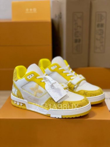 顶级版本 情侣款上线LVTRAINER 运动鞋款号1A98UXVirgilAbloh 向复古篮球鞋汲取灵感，为路易威登呈献LVTrainer运动鞋，成就鞋履系列