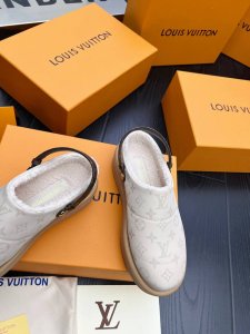 工厂价皮里 ，毛里Louis Vuitton 路易威登 Lv 新款专柜同步发售，鞋面意大利进口专属面料，全进口羊皮内里p，完全1比1复刻，鞋底：特供原版底，独家