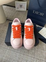 390Dior 迪奥B33系列 25Ss最新蛇年限定 休闲运动鞋 滑板鞋 情侣款 25Ss春季新品 重新诠释经典的网球鞋 时尚的廓形突显厚实感 采用海军蓝色和白