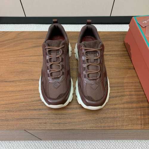 Loro Piana 男款休闲运动鞋。简约时尚，鞋面采用皮拼网面。羊皮垫脚。定制大底。码数：39-46 45、46定制 批：