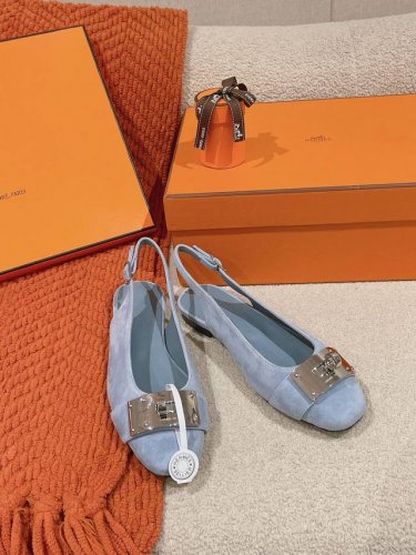 Hermes Innocente 露跟凉鞋系列 时尚又百搭 超级舒服 每个细节都做到极致 原版定制nappa小牛皮 内里混种羊皮 原版私模鞋跟 五金:独家私模大