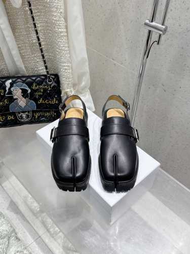 Maisom Margiela Mm6马吉拉经典分趾凉鞋 这双热度超高的单品 必须人手一双入手了 不能错过的单品 炸裂了 独家原版购入开发 不能错过的一款 鞋面