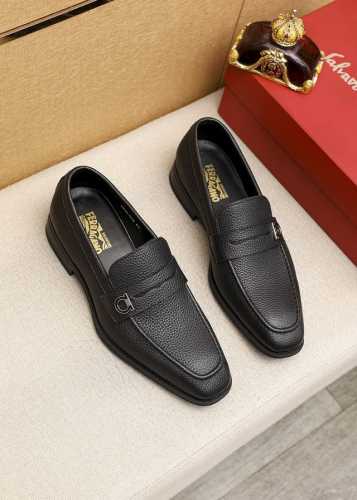 商品商标：Ferragamo 菲拉格慕 休闲皮鞋正码码数: 39-44 38.45订制 商品材料：精选 进口头层荔枝纹牛皮鞋面+原版五金扣，进口水染牛皮内里。强