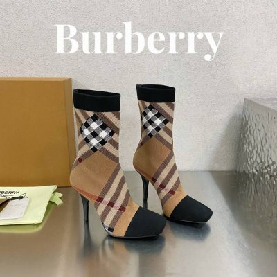 高端版本出厂价 Burberryy 博柏利 博柏利 最新独家推出方头细跟格纹弹力针织袜长靴 Burberry博柏利英国奢侈品牌，典藏米色，原版1:1复制，贴身弹