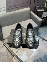范思哲 新款休闲韩版风男鞋，完美做工，打造装柜品质，鞋面：精选进口特殊材质配羊皮内里；柔软舒适，橡胶大底超轻 耐磨、简约、百搭风时装男鞋，码数39–44 38