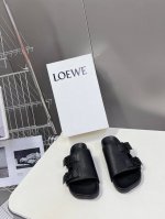 人字350 半拖380 | 224 Loewe~~罗意威走秀款拖鞋系列配色实在是太美太好穿太舒服太百搭啦……鞋子很轻便，逛街暴走零压力。鞋面牛皮，牛皮垫脚，双色