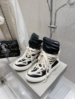 出厂 皮面 Rick Owens欧文斯 24ss 新款情侣款机车靴绑带短靴原版购入开发 做货 掌握时尚的默契，采用全粒面小牛皮，散发出品质与独特设计的高级光芒。