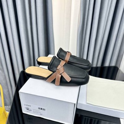罗意威Loewe 蝴蝶结穆勒拖鞋，独特的打结设计，马鞍包和穆勒鞋的设计完美组合 配合整体原版楦型，时尚而个性好穿 颜色超赞 面料：进口牛皮 内里：水染牛皮 垫脚