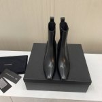 出厂价 顶级品质 Alexander Wang 亚力山大 王秋冬最新走秀爆款系列 今年最值得入手的靴子 没有之一！超多网红明星上脚 这款黑色 Kane 踝靴由光