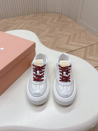 Miumiu丨缪缪 2025 新款 厚底 复古风 休闲 饼干 松糕 运动鞋 颜值担当火爆款脏脏鞋 不得不入的一款～做旧时尚，简约高级 随意搭配上脚非常舒适，年度
