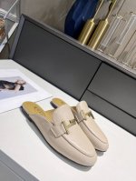 出厂 Tod S托德斯刘诗诗同款 专柜新品经典t扣英伦风平底半拖，款式简洁大气，舒适时尚淑女气质十足乐福鞋懒人休闲必备面料柔软真皮材质，搭载质感金属，彰显极简之