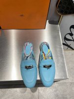 顶级版本 Hermes 爱马仕经典女士半拖 今年h最新限量色 凯莉mini Kelly扣 半拖 、纯进口特定小牛皮，手工制作. 高端订制 正品开模定制 手工缝制