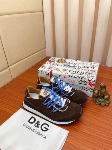 实价： 新款dolce＆Gabbana 顶级原单dg重工系列，新款休闲时尚鞋版型简洁大气，时尚专属时尚又大方。原版进口小牛皮，舒适的羊皮内里。精致奢华，超a级别