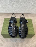 Gucci春夏新款 双G果冻凉鞋 TPU材质。专柜购买原版 ，所有细节、材料 ，全部跟你在专柜买到的都一样 ！模具耗时一个半月，一对鞋子的模具重达1吨！真正能做