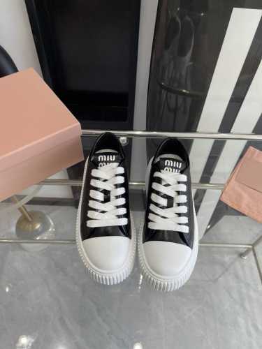 Miu Miu 缪缪24Ss 春夏新款 厚底做旧小白鞋 简约造型，超轻发泡鞋底，脚感妥妥满分 好看又百搭 码数：35-40 40定做