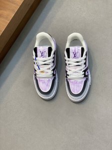 L. v TRAINER 情侣款水洗渐变运动鞋 重工打造特别版 采用水染小牛皮水洗工艺，精致单品，后部 #54 标识遥望品牌诞生的 1854 年，男装艺术总监