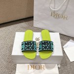 代购级别！2024新款迪奥miss Dior 系列平底拖鞋，经典上乘美艳力作 dior专柜最火春夏系列 兼备气质 时尚 经典耐看的设计风格 上脚效果特别美！原版