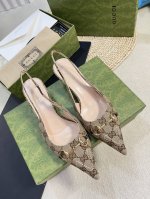Gucci 24ss春夏新款 G家尖头马衔扣V型系列，经典再现，简约设计高雅品质，鞋面以羊皮双G布材料匠心打造，鞋面缀饰亮眼的经典马衔扣，后带着釆用松紧带设计，
