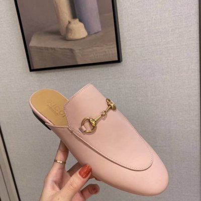 现货热卖中 牛里橡胶底 皮底 +++ Gucci 2024升级经典半拖 全新升级 风靡全球的一款百搭神器 夏天必备。鞋柜里没有一双gucci拖鞋就out啦。明星
