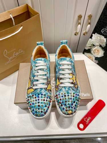 橙子出厂价P ，男码10 定制款 Christian Louboutin Cl低帮板鞋系列 铆钉 水钻 运动鞋休闲鞋红底鞋 情侣款 定做时间较长，请耐心等待！