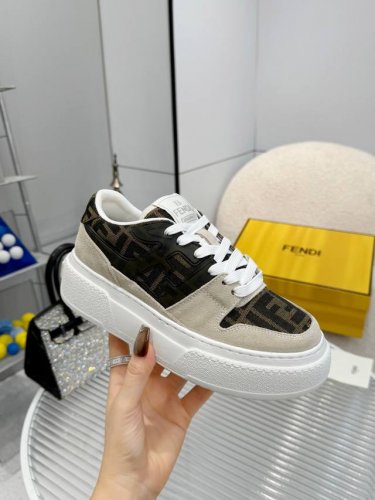 厚底 Fendi芬迪2024 超级a货正品1:1复刻休闲厚底增高小白鞋~超高舒适度～非常好驾驭 材质：滴胶帆布＋牛猄拼色 内里：原版网布 垫脚：网布注塑成型垫