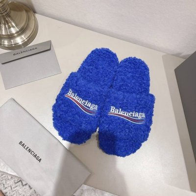 冲量价: 高品质 跑量价 Balenciaga巴黎世家秋冬潮品毛拖 鞋面字母图案、电绣徽标刺绣工艺！高级感满满当当！上脚特别漂亮 面料：羊卷毛 非常柔软舒适 鞋