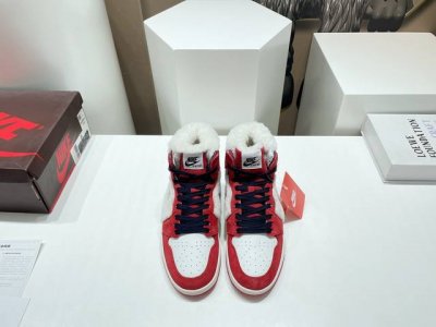 出厂:毛鞋 独家顶级版本 Air Jordan耐克联名23vs秋冬季最新王炸爆款系列 情侣彩色拼毛休闲鞋 唯独一款牛皮拼接纯羊毛的高帮鞋，耐克乔一情侣毛鞋让鞋迷