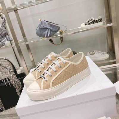 出厂： size：35-41 41码订做不退换 Dior迪奥 刺绣 系列. 图案系带平底休闲鞋