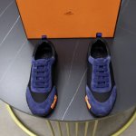 出厂价： 原单品质情侣 Hermes 顶级版本# 爱马仕h家经典情侣款 休闲运动鞋 情侣款休闲之履运动老爹鞋结合高科技帆布与麂皮山羊皮，在橡胶鞋底上饰以夸张“H