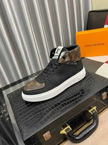 高帮系列Louis Vuitton 路易威登 ，新款官网休闲高帮鞋爆款！原版一比一.，大牌的气势不言而明！上脚舒适大气！鞋面采用意大利进口头层牛漆皮搭配原版花纹