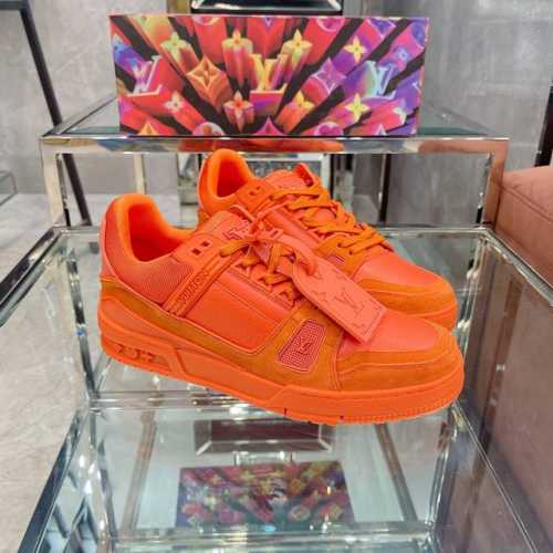 顶级版本 上线男款39-44 45.46 Virgil Abloh 向篮球鞋设计汲取灵感，推出标志性 LV Trainer 运动鞋，经典的花纹富含着整体的特性，