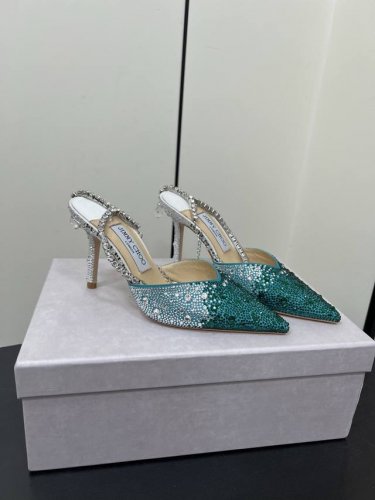 Jimmy Choo｜周仰杰新款水钻链条尖头高跟鞋单鞋JC家永恒经典之作 简约设计满满的少女风 既摩登又复古的味道非常的简连衣裙还是牛仔裤 它都能成为点睛之笔鞋